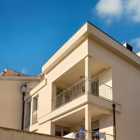 Sea View & Garage - Modern 3br 公寓