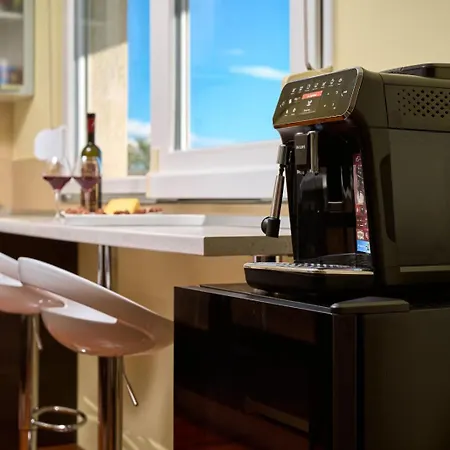 Sea View & Garage - Modern 3br Lejlighed *