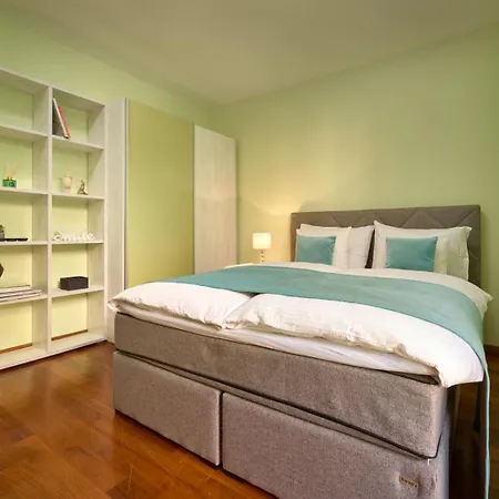 Sea View & Garage - Modern 3br Lejlighed *