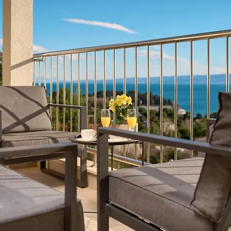 Apartment Sea View & Garage - Modern 3br Split