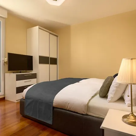 Sea View & Garage - Modern 3br
