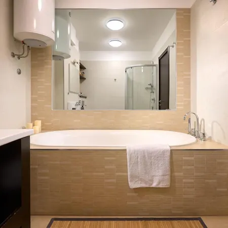 Apartment Sea View & Garage - Modern 3br