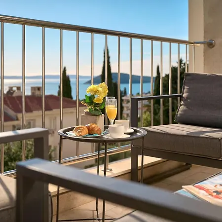 Sea View & Garage - Modern 3br *