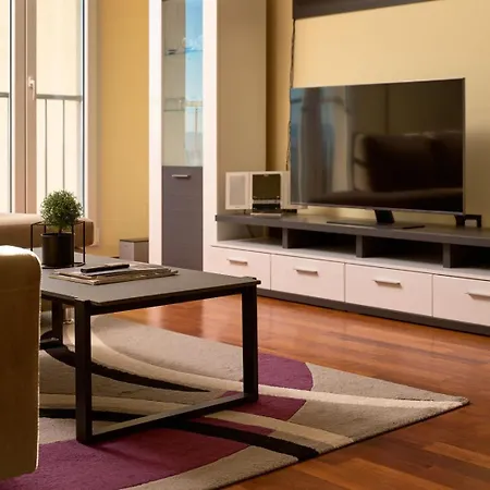 Sea View & Garage - Modern 3br Lejlighed *