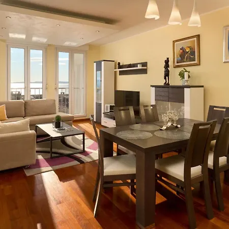 Sea View & Garage - Modern 3br