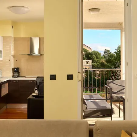 Apartment Sea View & Garage - Modern 3br Split