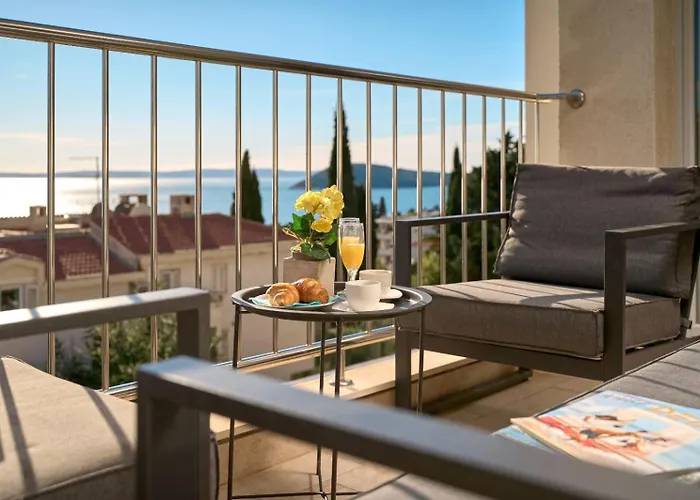 Sea View & Garage - Modern 3br *