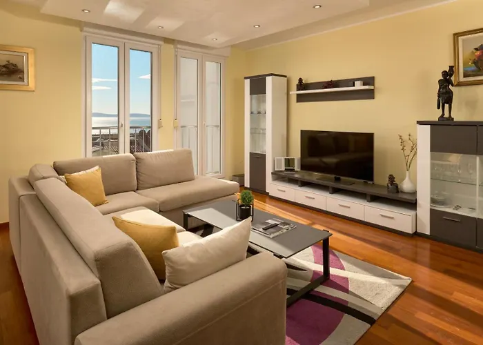 Sea View & Garage - Modern 3br *