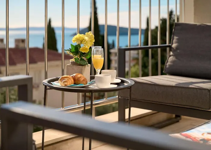 Sea View & Garage - Modern 3br