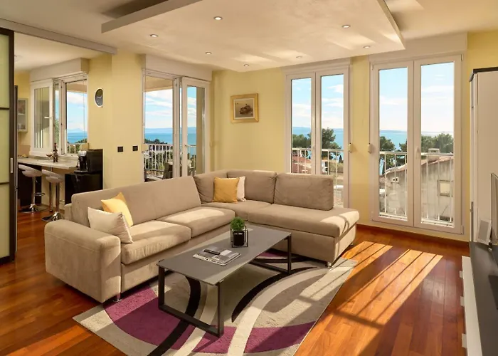 Sea View & Garage - Modern 3br Appartement Split