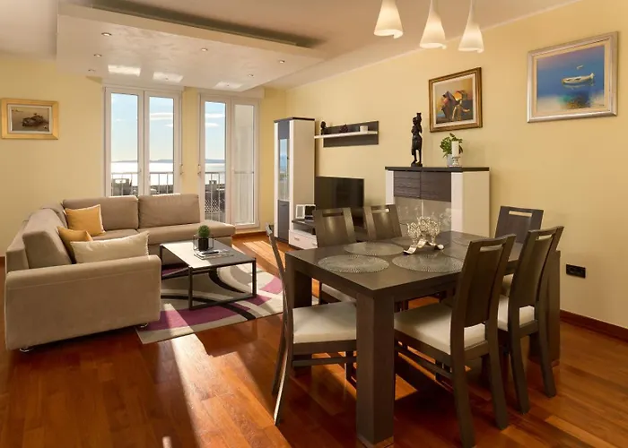 Sea View & Garage - Modern 3br